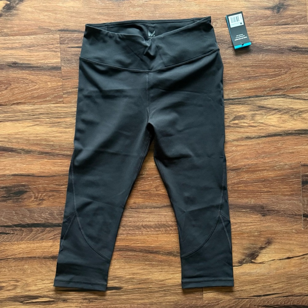 W’s large - VaporActive System Mid-Rise Capri Leggings - black - new with tags